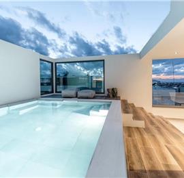 3 bedroom penthouse apartment with pool in Chania town, sleeps 6